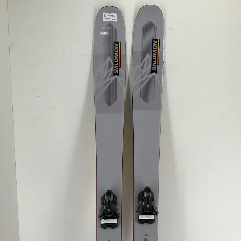 Midnight Madness 2023 Salomon QST 106 w/ Salomon Strive 14 Bindings