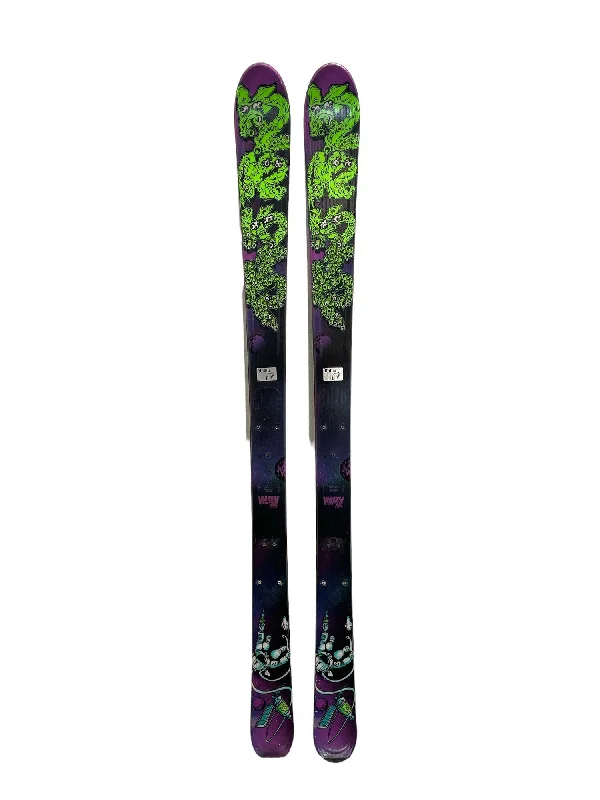 navy:#000080